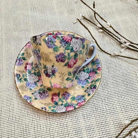 Shelley Summer Glory Yellow Floral Tea Cup and Saucer with Gold Trims Vintage - Picture 4 of 10
